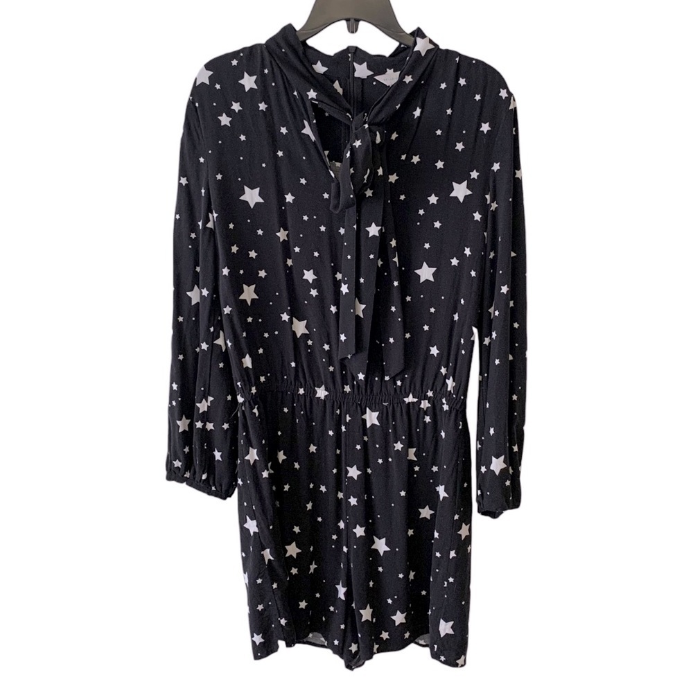Belle & Sky | Medium | Women's Black & White Star Print V Neck Tie Neck Romper